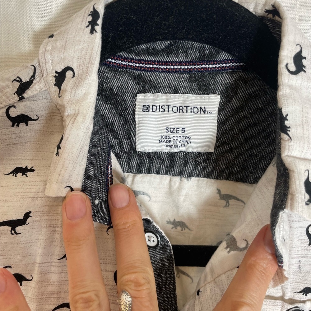 Distortion Boys Size 5 Black and White Dino Print Button Down 100% Cotton Shirt - Picture 3 of 4